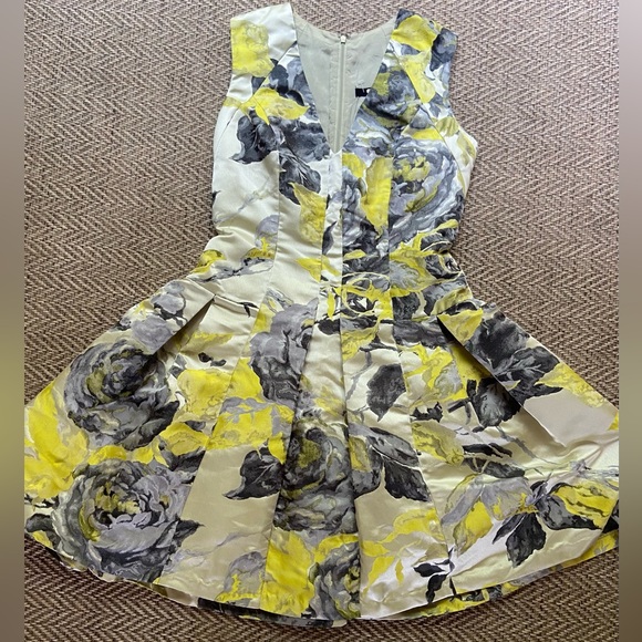 Dress - Picture 1 of 3